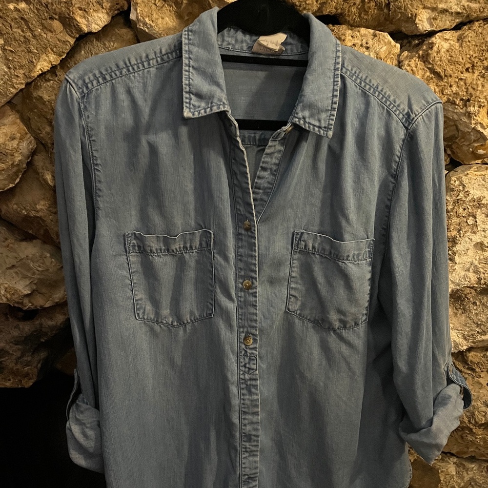 Chico's Chambray Women's 2  / US L Blue Button Up Top, Roll Tab Sleeve